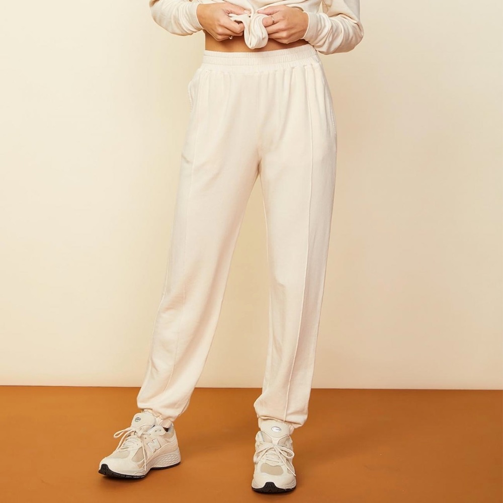 Monrow The Baggy Sweats in Off White